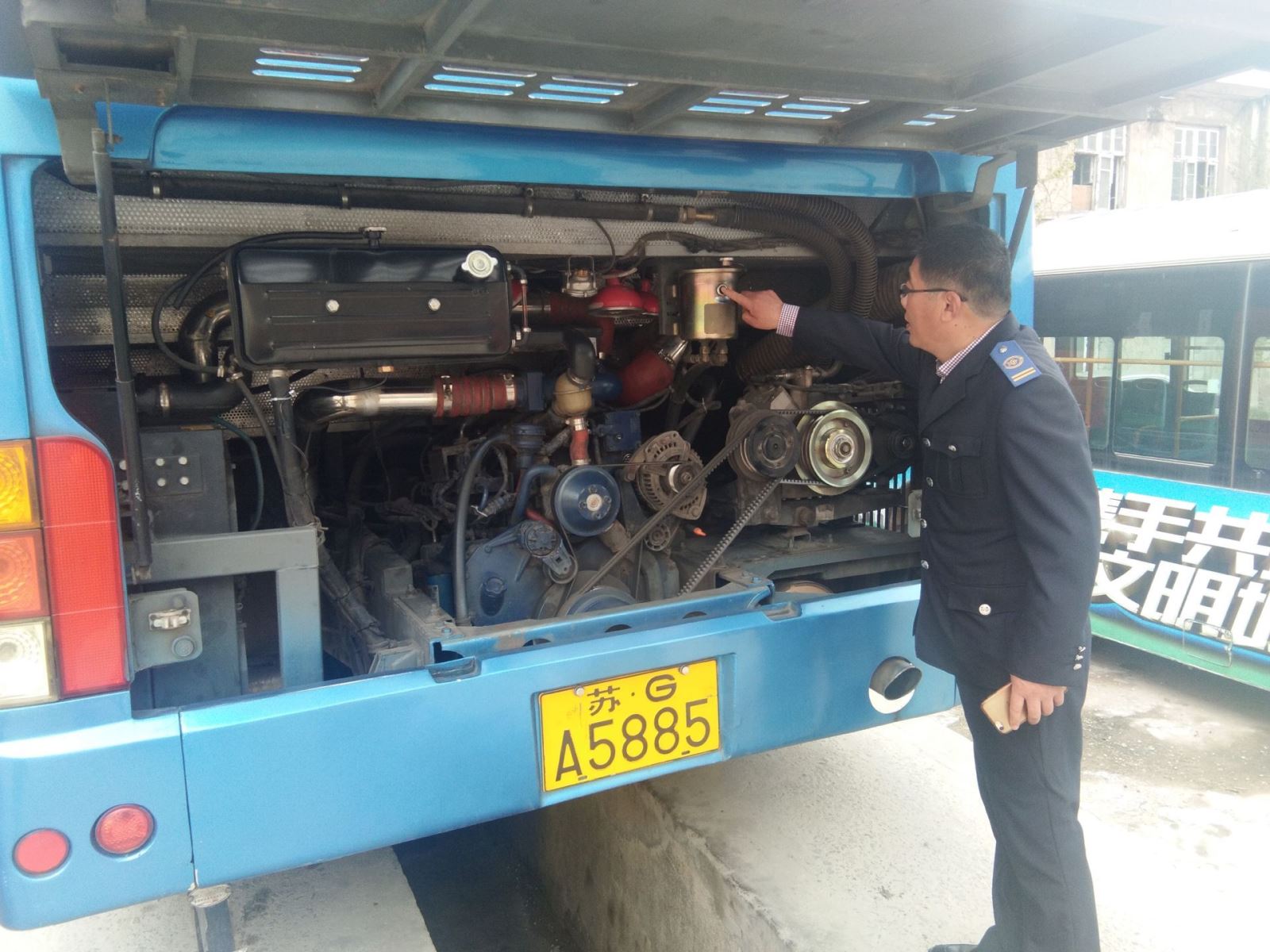 公交集團(tuán)公交事業(yè)一部開(kāi)展車(chē)輛假日運(yùn)輸保障工作